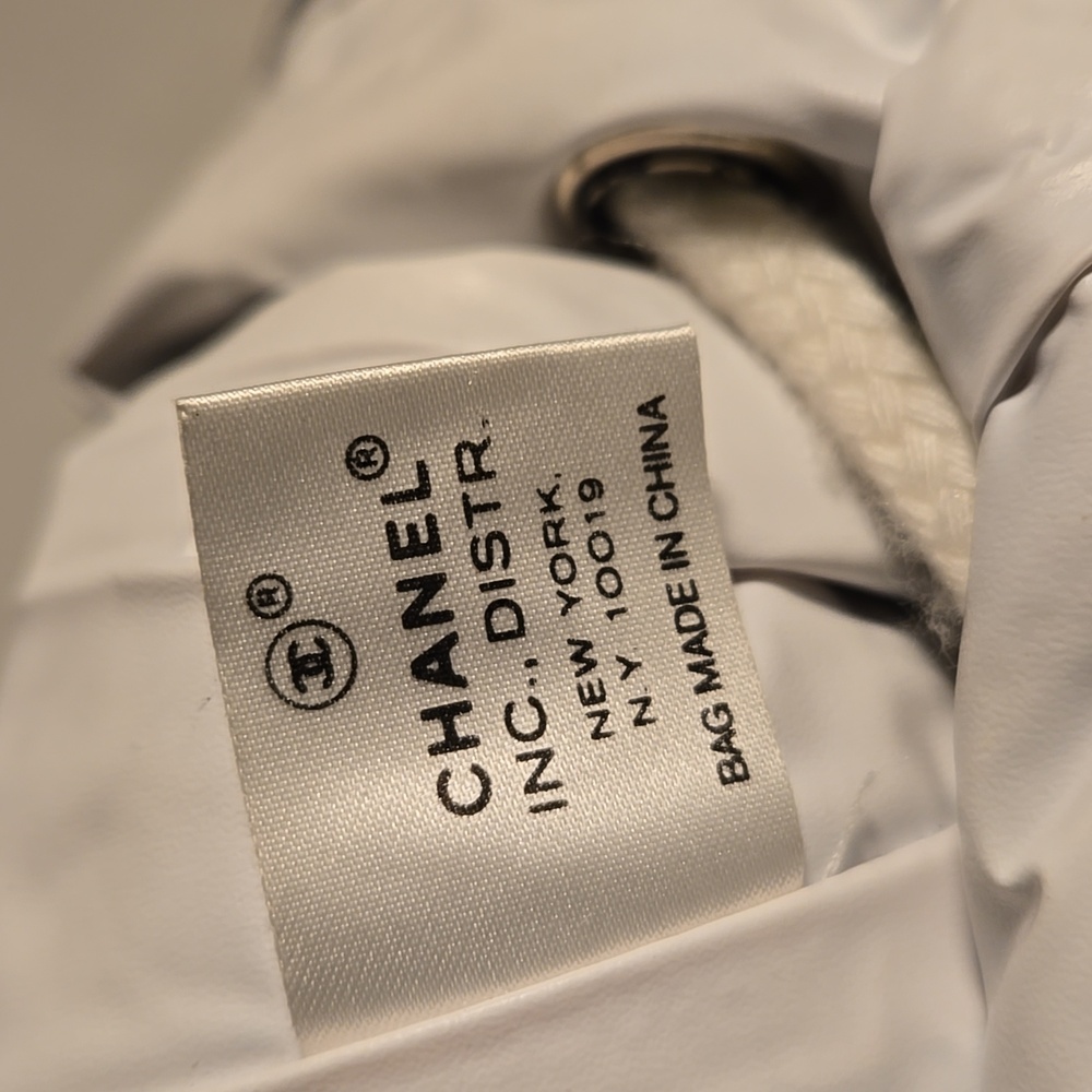 Chanel Soleil Drawstring Bag Black And White - Picture 4 of 8